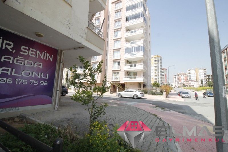 Elmas'tan Akkent'te Geniş Metrajlı Merkezi Konumda Panoramik Cam Dükkan 