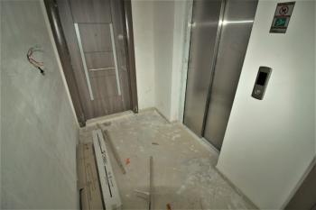 Elmas'tan Çeşmeli'de Gmk Ya Sıfır Asansörlü 4 Katlı Kiralık İş Yeri